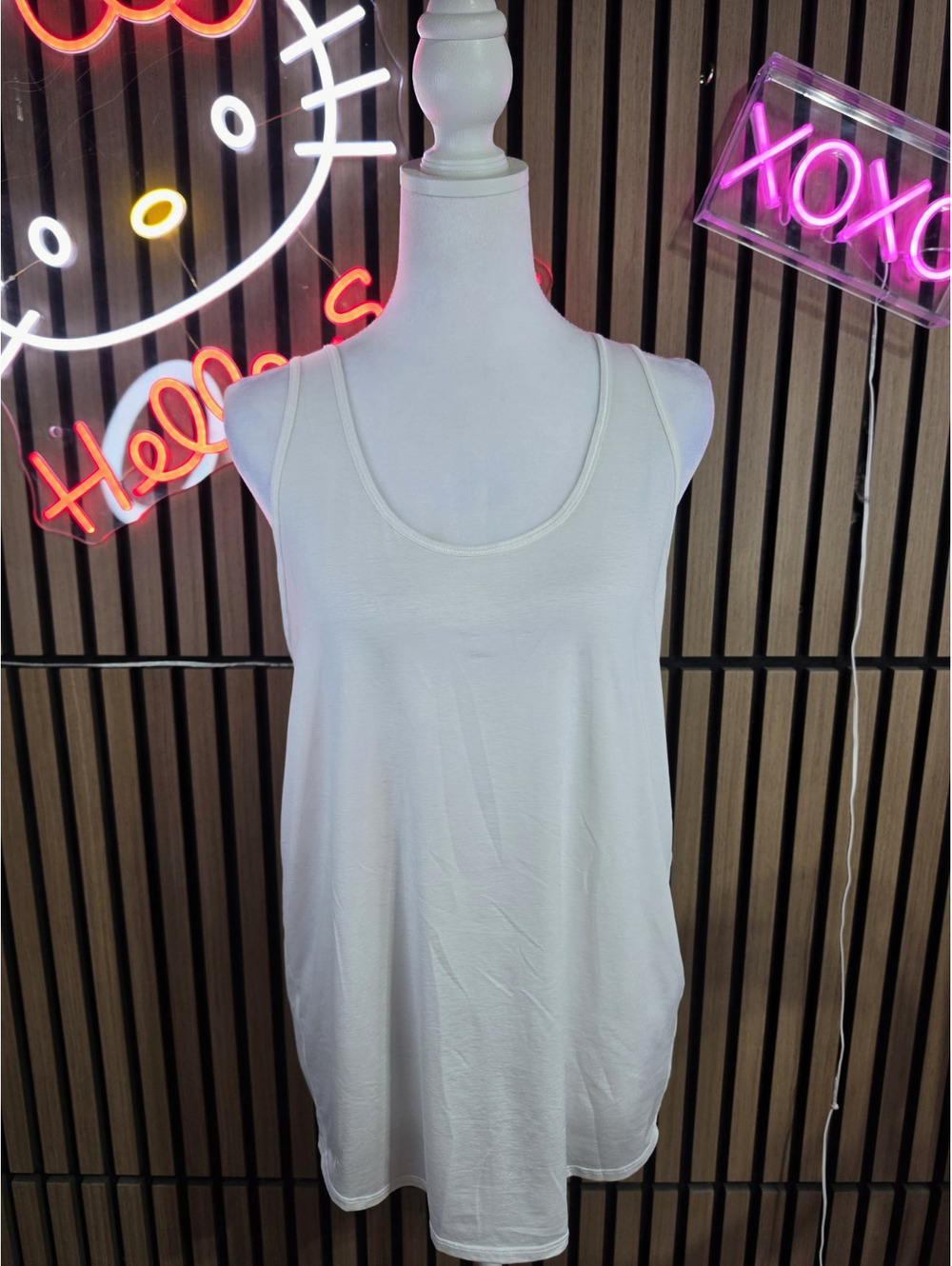 Lululemon Women's White Sleeveless Scoop Neck Racerback Tank Top 8 Stretch